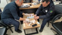 ARABASINI PARK EDİP DİLENMEYE GİTTİ... 2 SAATLİK KAZANCI HAYRETE DÜŞÜRDÜ