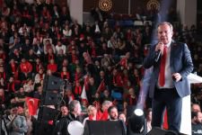 BİNLERCE KİŞİ SALONA AKIN ETTİ... TANJU ÖZCAN’IN MORALİ TAVAN... SALON MİTİNG ALANINA DÖNDÜ