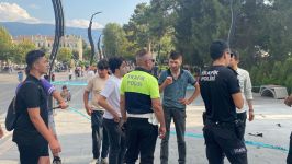 BİSİKLETİN ÜSTÜNDEKİ AKÜ PATLADI: ÇOCUĞUN İMDADINA POLİS YETİŞTİ