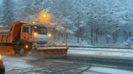 BOLU DAĞI GEÇİŞİNDE ARALIKLARLA KAR YAĞIŞI ETKİLİ OLUYOR