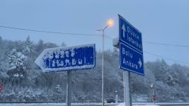BOLU DAĞI GEÇİŞİNDE ARALIKLARLA KAR YAĞIŞI ETKİLİ OLUYOR