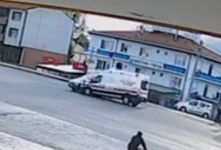 BOLU'DA AMBULANS İLE TİCARİ ARAÇ ÇARPIŞTI: 1 YARALI