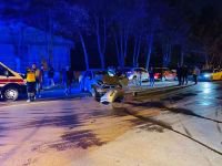 BOLU'DA ANA YOLA KONTROLSÜZ ÇIKAN OTOMOBİL, CİPLE ÇARPIŞTI: 1 YARALI