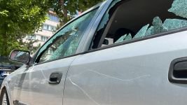 BOLU'DA BALTA İLE OTOMOBİLİNE SALDIRDILAR....