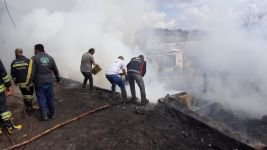 BOLU'DA BÜYÜK YANGIN... 3 EV KÜLE DÖNDÜ...