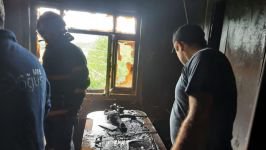 BOLU'DA İKİ KATLI EV ALEV ALEV YANDI...