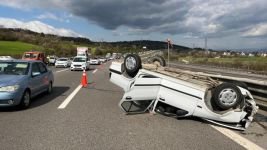 BOLU'DA OTOMOBİL TAKLA ATTI: 2 YARALI
