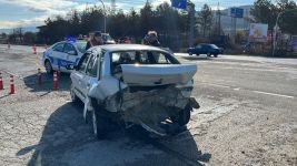 BOLU'DA ZİNCİRLEME KAZA... 3 ARAÇ BİRBİRİNE ÇARPTI...3 YARALI