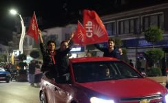 CEKETİ ÇIKARDI... KOLLARI SIVADI