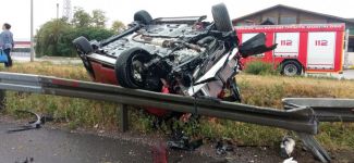 CİPLE ÇARPIŞAN OTOMOBİL TAKLA ATTI: 1 YARALI