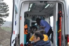 CİPLE HAFİF TİCARİ ARAÇ KAFA KAFAYA ÇARPIŞTI: 4 YARALI