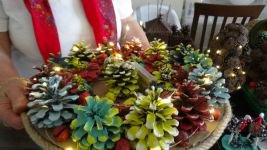 GERİ DÖNÜŞÜM MALZEMELERİYLE EVİNİ ÇİÇEK BAHÇESİNE ÇEVİRDİ