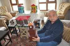 GERİ DÖNÜŞÜM MALZEMELERİYLE EVİNİ ÇİÇEK BAHÇESİNE ÇEVİRDİ