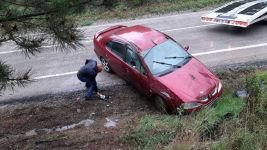 HASTANEYE GİDEN ÇİFTİN OTOMOBİLİ TAKLA ATTI: 1 YARALI