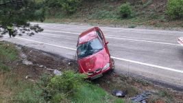 HASTANEYE GİDEN ÇİFTİN OTOMOBİLİ TAKLA ATTI: 1 YARALI