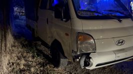 KAMYONETLE ÇARPIŞAN TOFAŞ KAĞIT GİBİ EZİLDİ: 3 YARALI