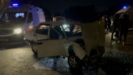 KAMYONETLE ÇARPIŞAN TOFAŞ KAĞIT GİBİ EZİLDİ: 3 YARALI
