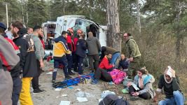 KARTALKAYA YOLUNDA FECİ KAZA... ÇOK SAYIDA YARALI VAR