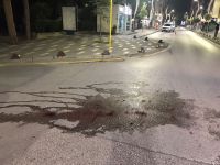KASKSIZ SÜRÜCÜ MOTOSİKLETTEN DÜŞTÜ.... KAFASINI KALDIRIMA ÇARPTI