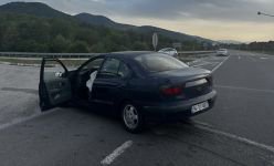 KAVŞAKTA  İKİ OTOMOBİL ÇARPIŞTI: 2 YARALI