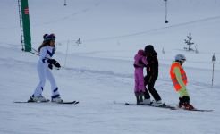 KAYAK TUTKUNLARI PİSTLERİ DOLDURDU