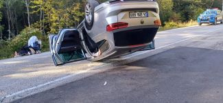 KİRALIK OTOMOBİLLE TAKLA ATTILAR: 3 YARALI