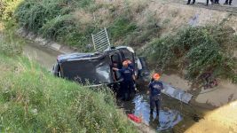 KONTROLDEN ÇIKAN ARAÇ KÖPRÜDEN  UÇTU: 1 ÖLÜ, 1 YARALI