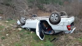 KONTROLDEN ÇIKAN OTOMOBİL ŞARAMPOLE YUVARLANDI: 1 YARALI