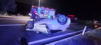 KONTROLDEN ÇIKAN OTOMOBİL TEPETAKLAK OLDU: 1 YARALI