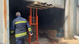 MANGAL KÖMÜRÜ ÜRETEN FABRİKA AZ KALSIN KÜLE DÖNÜYORDU