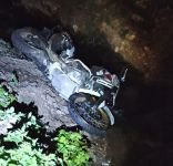 MOTOSİKLET İLE PANELVAN ÇARPIŞTI... ÖLÜMÜN EŞİĞİNDEN DÖNDÜLER