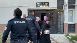 OTİZMLİ ÇOCUK  EVİ YAKTI