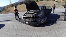 OTOMOBİL DUVARA ÇARPTI: 1 YARALI
