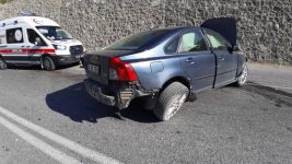 OTOMOBİL DUVARA ÇARPTI: 1 YARALI