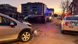 OTOMOBİL İLE ÇARPIŞAN CİP DEVRİLDİ: 2 YARALI