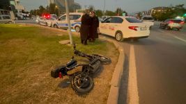 OTOMOBİL İLE ELEKTRİKLİ BİSİKLET ÇARPIŞTI: 1’İ ÇOCUK 2 YARALI