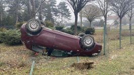 OTOMOBİL TAKLA  ATTI: BURUNLARI  BİLE  KANAMADI