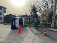 OTOMOBİLLE ÇARPIŞAN HAFİF TİCARİ ARAÇ DEVRİLDİ... 1 YARALI