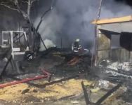 PALET FABRİKASINDA ÇIKAN  YANGININ ALEVLERİ GECEYİ AYDINLATTI