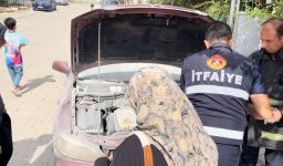 PARK HALİNDEKİ OTOMOBİLDEN DUMANLAR YÜKSELDİ