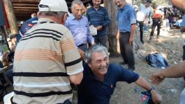 PEHLİVANIN İŞ KAZASI RAKİBİ YERİNE VATANDAŞI YERE SERDİ