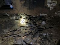 PEKMEZ KAYNATMAK İÇİN YAKTIĞI ATEŞLE EVİ VE ARACI YANDI