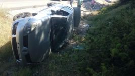 SEYİR HALİNDEKİ OTOMOBİL TAKLA  ATTI: 2 YARALI