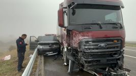 SİSTEN GÖRMEDİ, LÜKS CİP METRELERCE SÜRÜKLENDİ: 3 YARALI