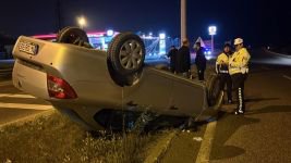 TAKLA ATAN ARAÇTAN BURNU BİLE KANAMADAN ÇIKTI