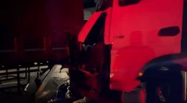 TEK ŞERİTTE ZİNCİRLEME KAZA... TAM 6 SAAT TRAFİK KİTLENDİ...