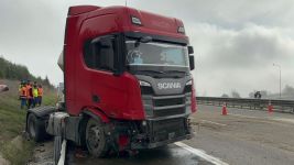 TEM'DE KARŞI ŞERİDE GEÇEN TANKER ORTALIĞI KARIŞTIRDI