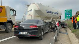 TEM'DE KARŞI ŞERİDE GEÇEN TANKER ORTALIĞI KARIŞTIRDI
