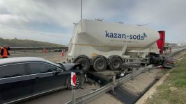 TEM'DE KARŞI ŞERİDE GEÇEN TANKER ORTALIĞI KARIŞTIRDI