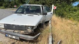 VİRAJI  ALAMAYAN  OTOMOBİL BARİYERLERE ÇARPTI: 1 YARALI